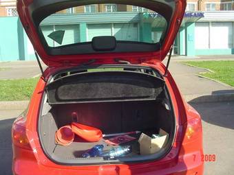 2004 Mazda Axela Images