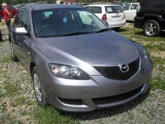 2004 Mazda Axela Photos