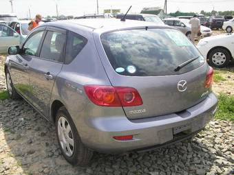 2004 Mazda Axela Pictures