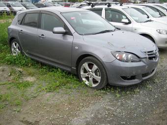 2004 Mazda Axela Pictures