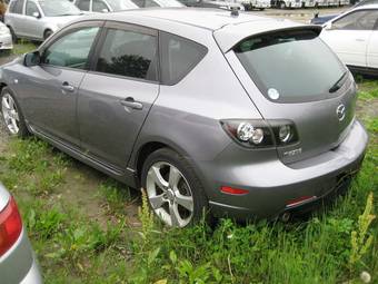 2004 Mazda Axela Pictures