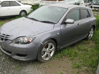 2004 Mazda Axela Photos