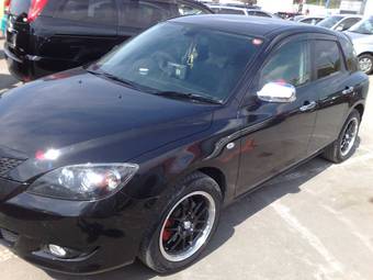 2004 Mazda Axela Photos