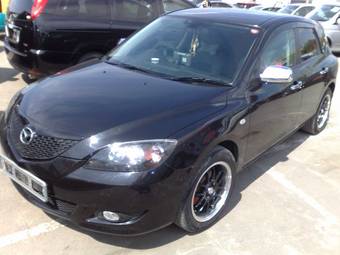 2004 Mazda Axela Photos