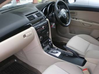 2004 Mazda Axela Pictures