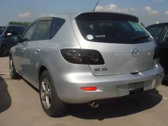 2004 Mazda Axela Pictures