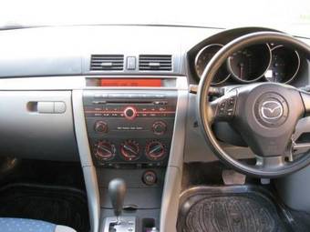 2004 Mazda Axela Pictures