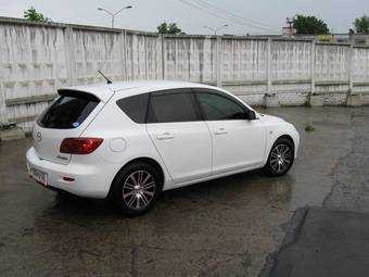 2004 Mazda Axela Images