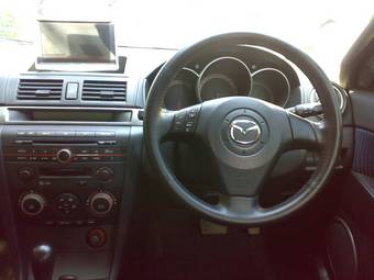 2004 Mazda Axela Photos