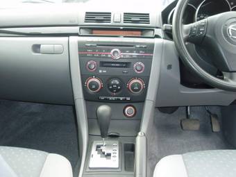 2004 Mazda Axela Wallpapers