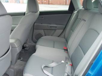 2004 Mazda Axela Images