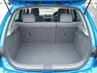 2004 Mazda Axela Pictures