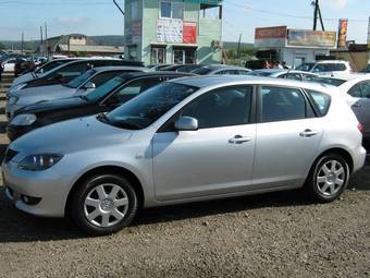 2004 Mazda Axela Pictures