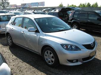2004 Mazda Axela Pictures