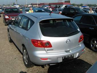 2004 Mazda Axela Photos