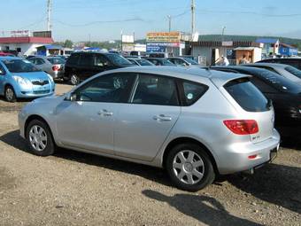 2004 Mazda Axela Photos
