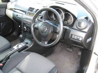 2004 Mazda Axela Photos