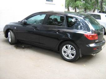 2004 Mazda Axela Photos