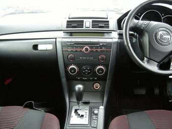 2004 Mazda Axela Pics