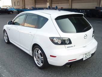 2004 Mazda Axela Photos