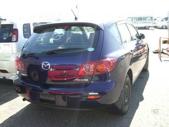 2004 Mazda Axela Pictures