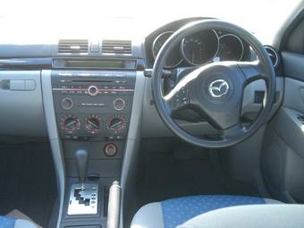 2004 Mazda Axela Pictures