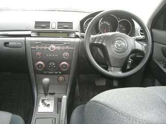 2004 Mazda Axela Photos