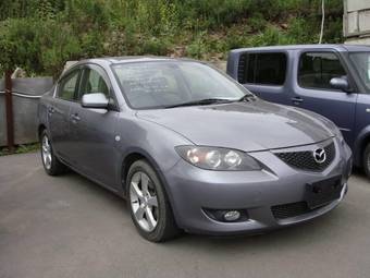 2004 Mazda Axela Pictures