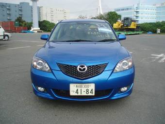 2004 Mazda Axela Photos