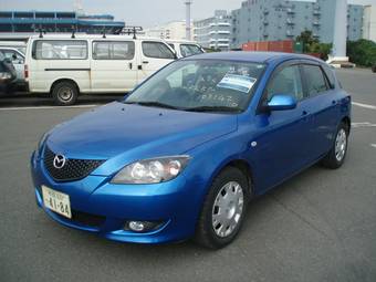 2004 Mazda Axela Photos