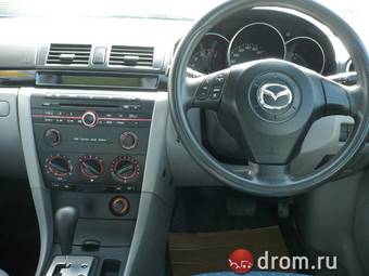 2004 Mazda Axela Pictures