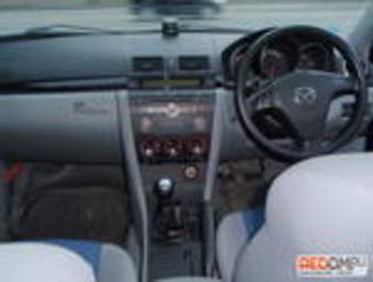 2004 Mazda Axela Pictures