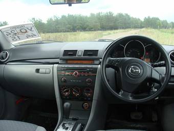 2004 Mazda Axela Photos