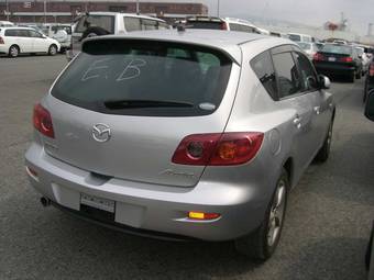 2004 Mazda Axela Photos