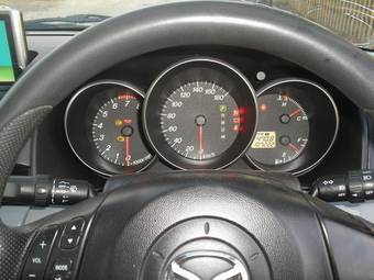 2004 Mazda Axela Pictures