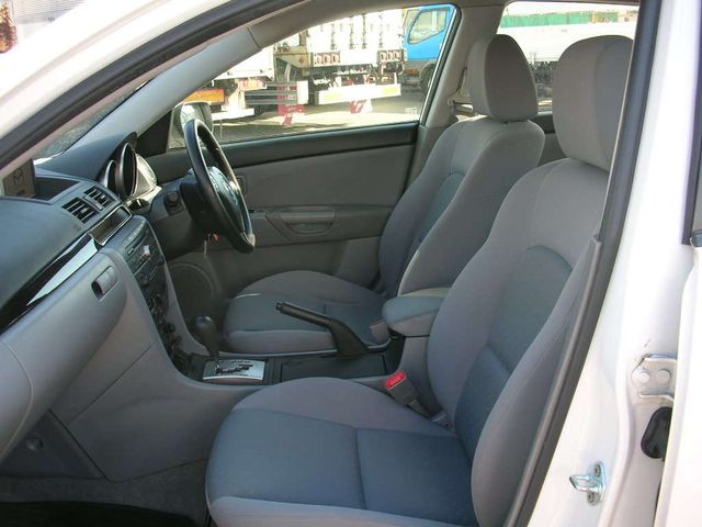 2005 Mazda Axela
