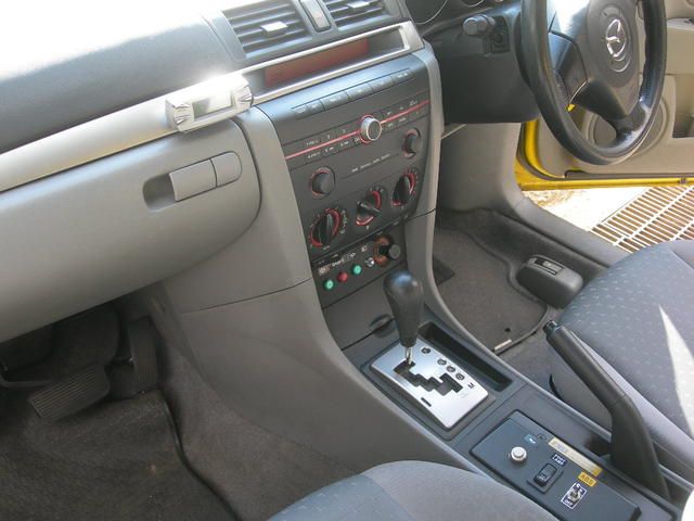 2005 Mazda Axela