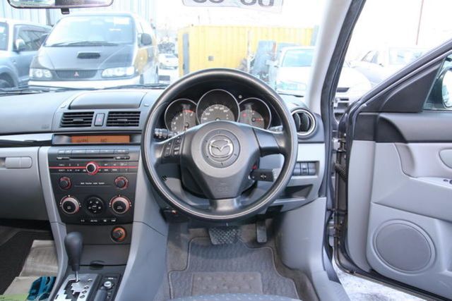 2005 Mazda Axela