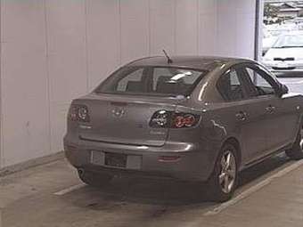 2005 Mazda Axela Pics