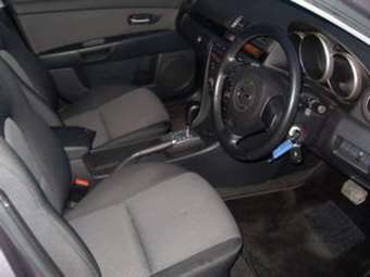 2005 Mazda Axela Pictures