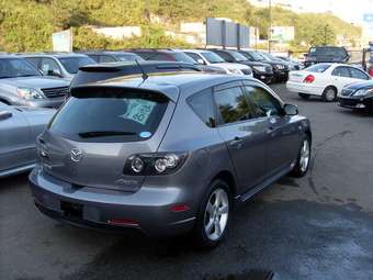 2005 Mazda Axela Images