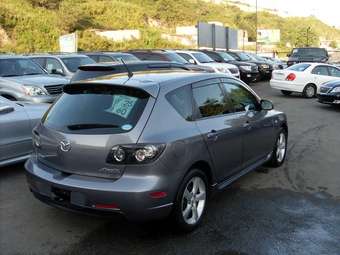 2005 Mazda Axela Photos