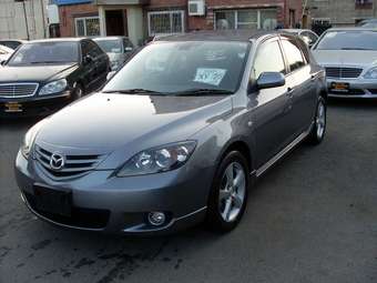 2005 Mazda Axela Pictures