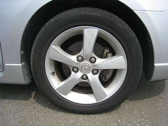 2005 Mazda Axela Pictures