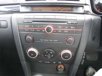 2005 Mazda Axela Pics