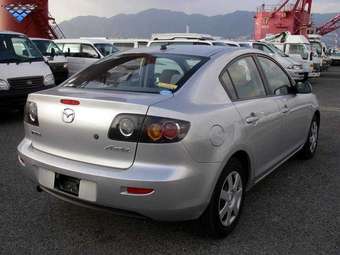 2005 Mazda Axela Images