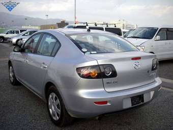 2005 Mazda Axela Pictures
