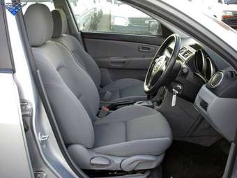 2005 Mazda Axela Pictures