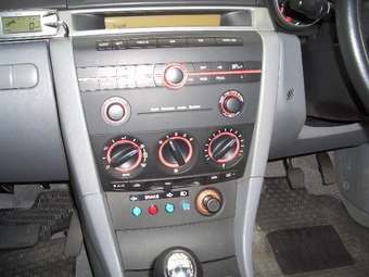 2005 Mazda Axela Pictures