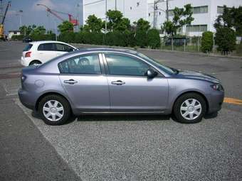 2005 Mazda Axela Pictures